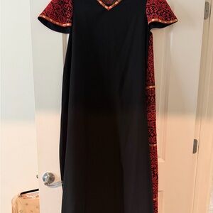 Gorgeous Black Long Dress Short Sleeve Red Tatreez Back